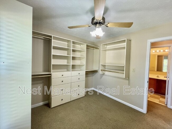 Building Photo - 127 Kristin Ave