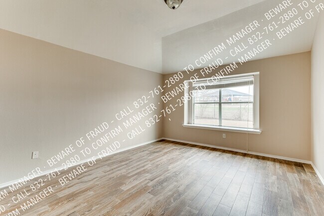 Building Photo - 815 Hickory St