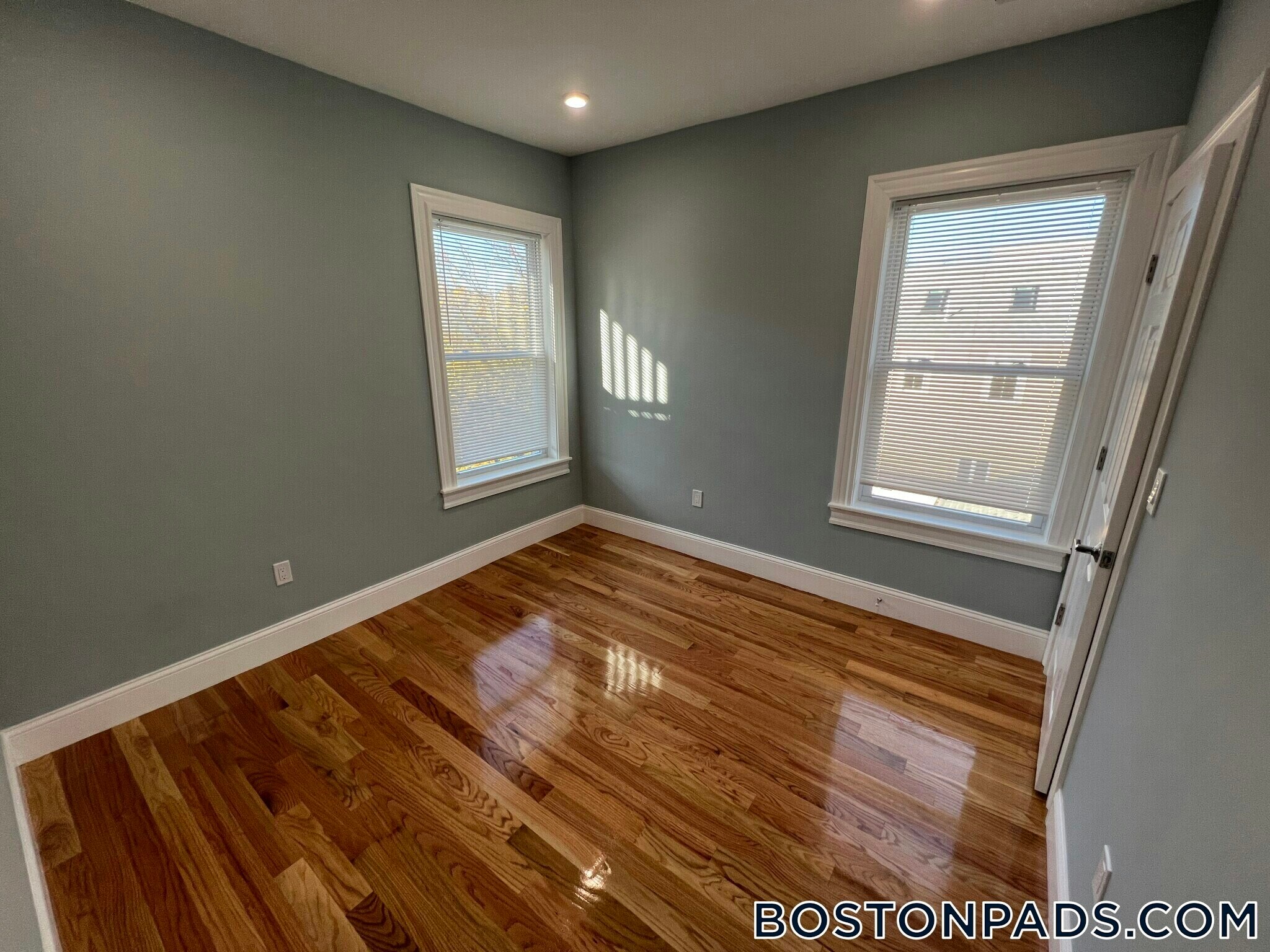 Building Photo - 29 Alpine St