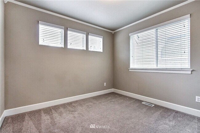Building Photo - Gorgeous Home in Lacey’s Coveted Courtney ...
