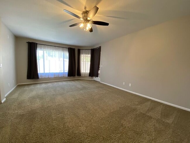 Building Photo - Very nice single level home