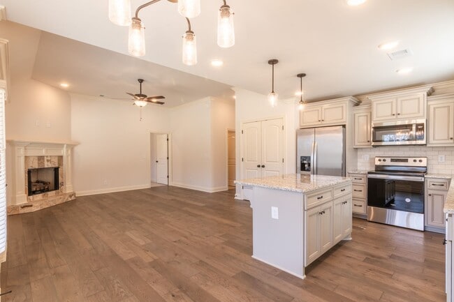 Building Photo - 290 Hutch Ct