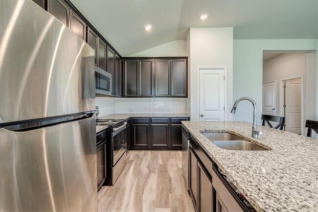 Building Photo - 117 Balsam St