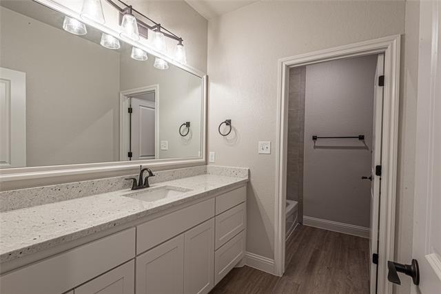Building Photo - 10008 Vly Oak Ct