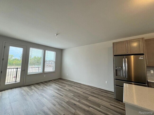 Building Photo - 2151 Park Dr