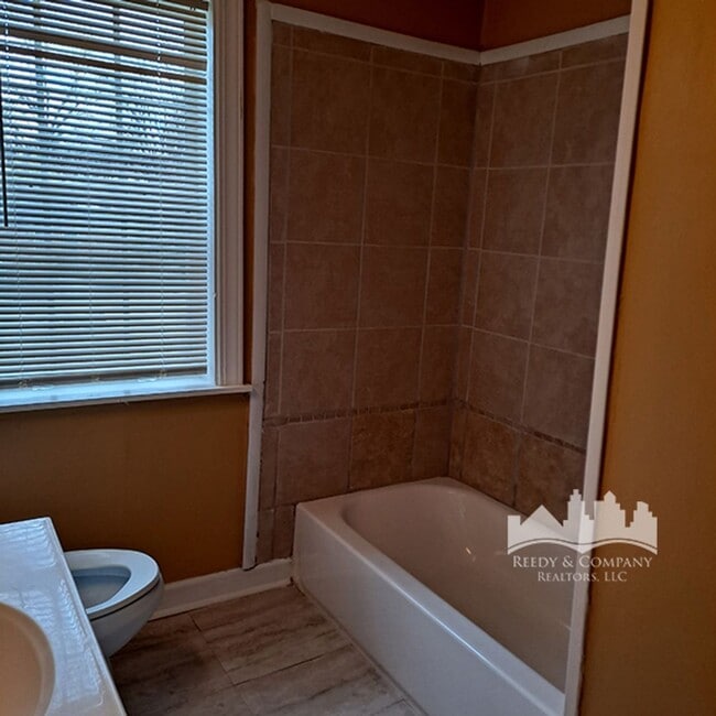 Building Photo - 2949 Yale Ave