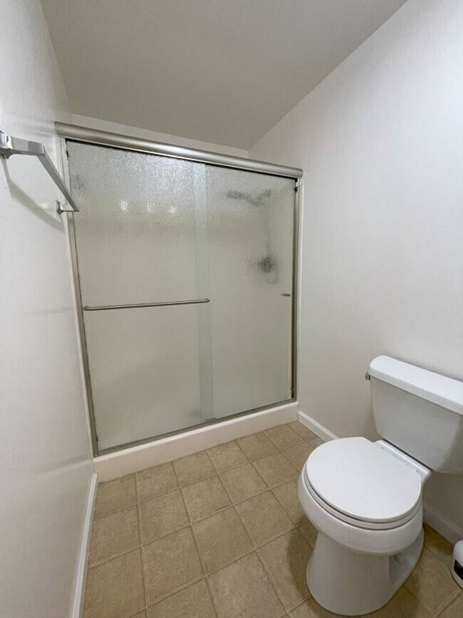 Building Photo - Nor Cal Realty Inc, 3BD 2 BTH condo ***Mes...