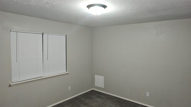 Building Photo - 3602 Red Fir Dr