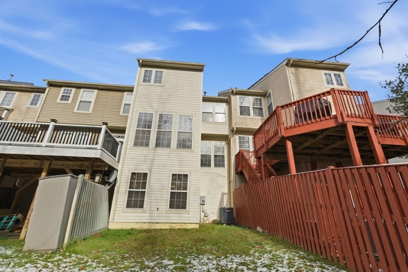 Building Photo - 7402 Serenade Cir