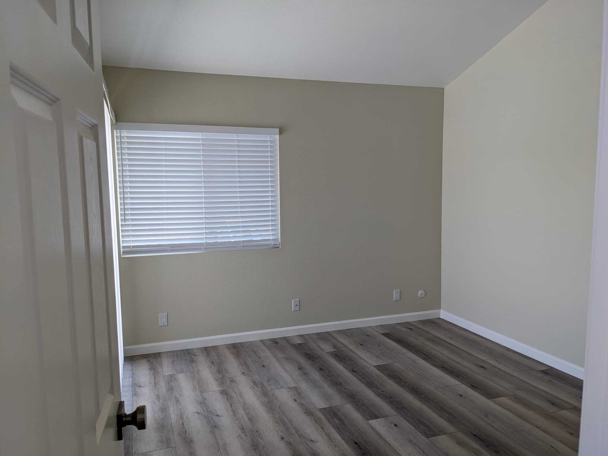 Building Photo - 4084 Crystal Dawn Ln