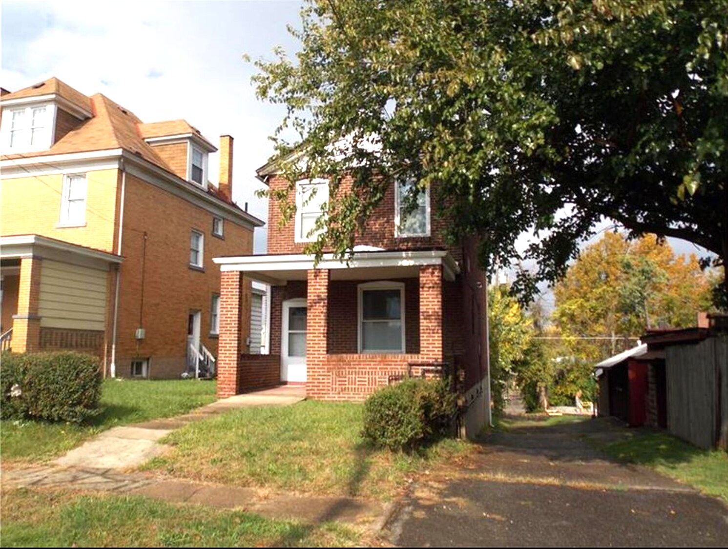 Building Photo - 141 E 20th Ave