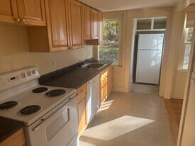 Building Photo - 5 Curve St