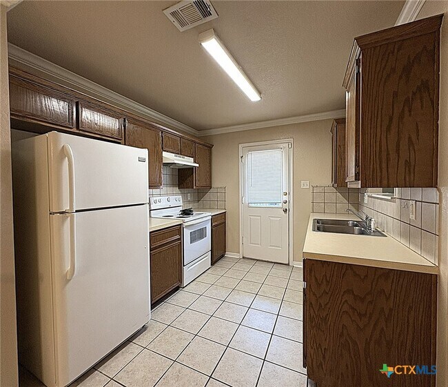 Building Photo - 1412 Van Zanten Ct