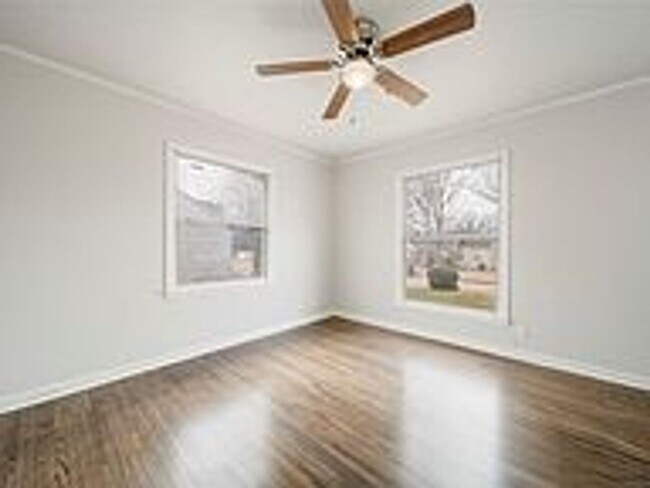 Building Photo - Updated 2 Bed 1 Bath Rental Home Tulsa