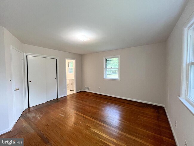Building Photo - 10001 Woodhill Rd