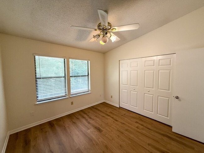 Building Photo - Pet Friendly & Completely remodeled 2 bedroom 1.5 bath townhouse available for rent!