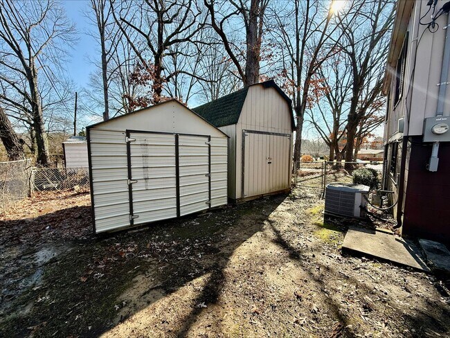 Building Photo - Brookside Beauty