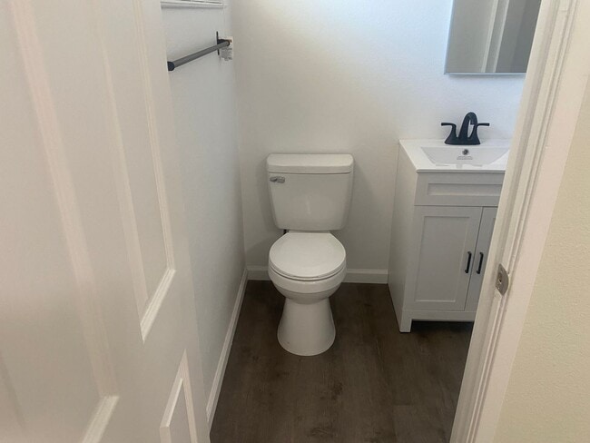 Building Photo - 3 bedroom 2 bathroom in Tulare!