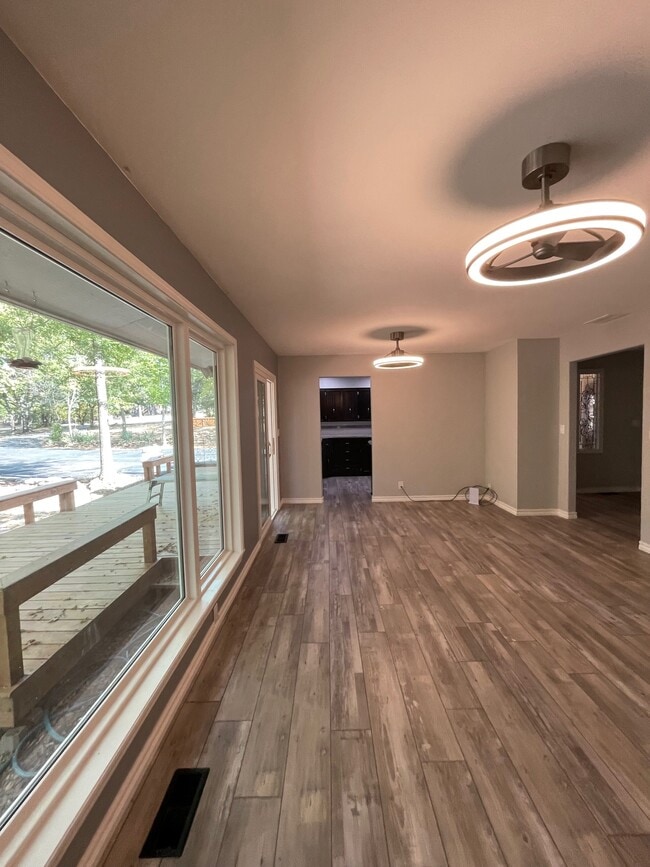 Building Photo - 106 Oak Hills Dr