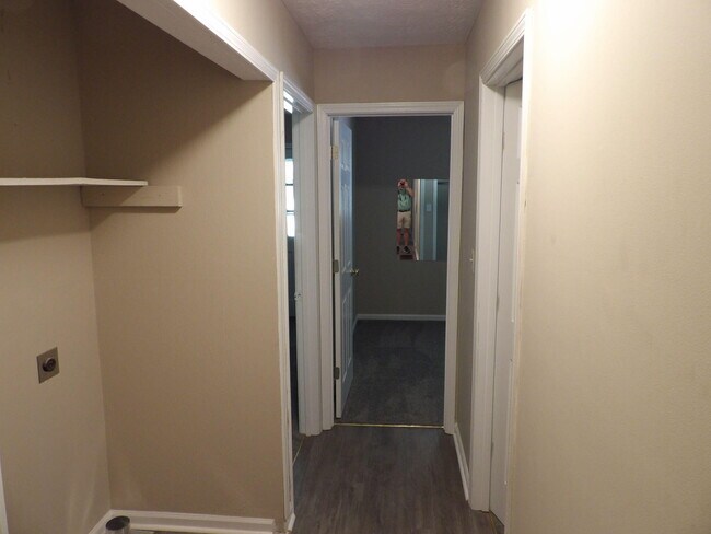 Building Photo - 248 Meadowview Dr