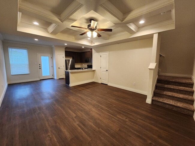 Building Photo - 1 MONTH FREE RENT/ 3/2.5/1.5 Fourplex Clos...