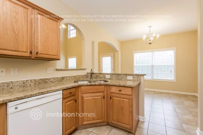 Building Photo - 6532 Silk Tree Pointe