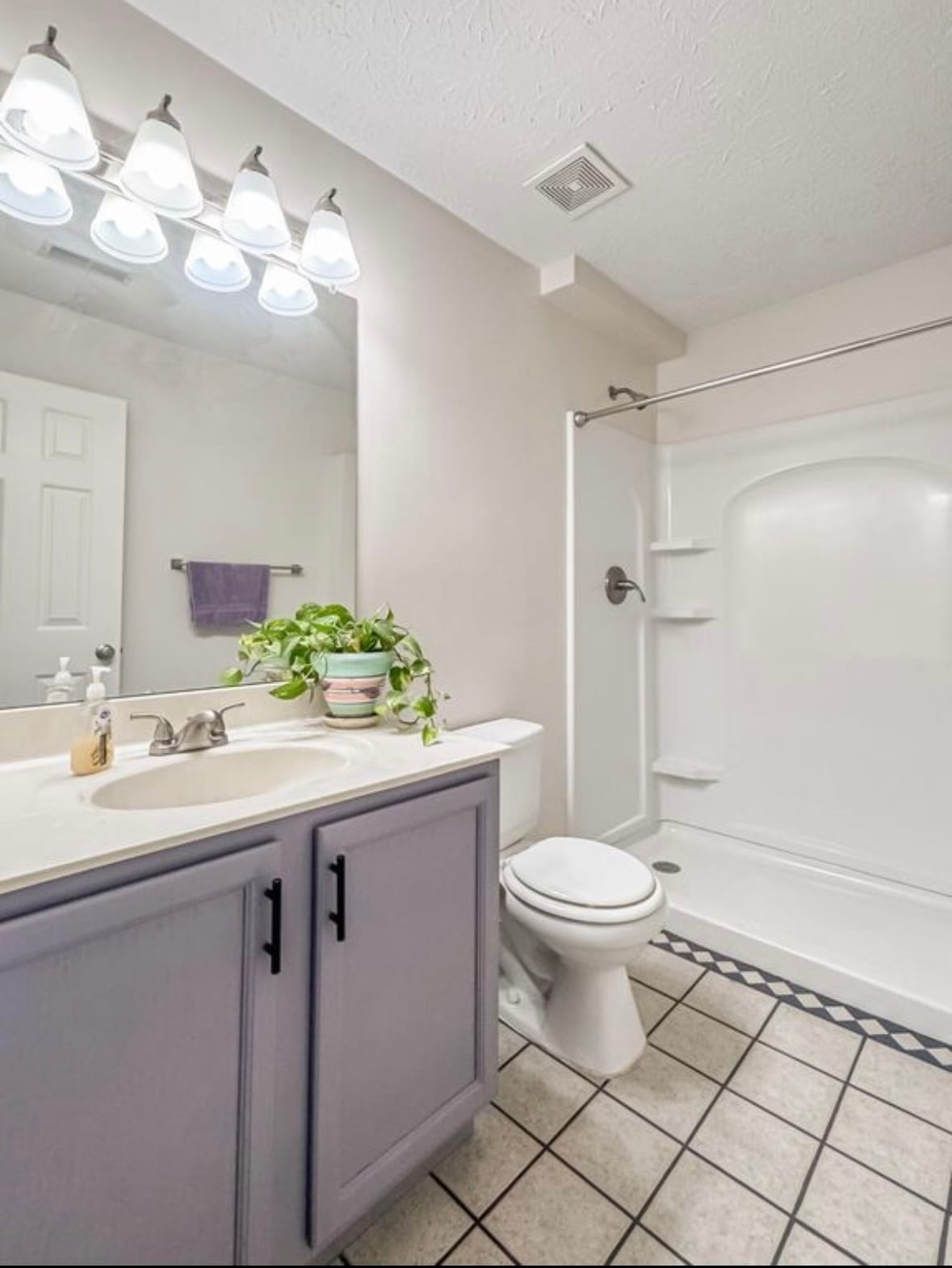 Building Photo - 648 Friars Ln