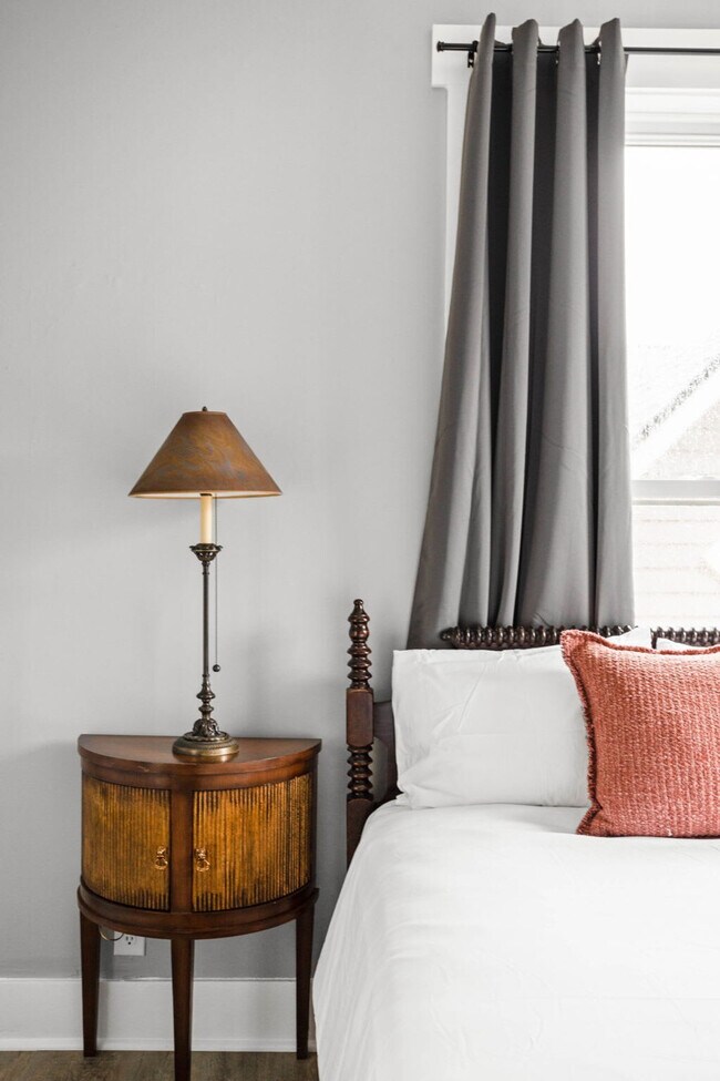 Building Photo - 848 Camp St