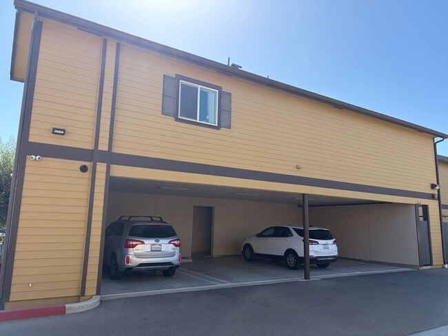 Building Photo - 1406 N Bradley Rd