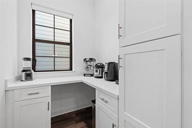 Building Photo - 3319 Beverly Frst Dr