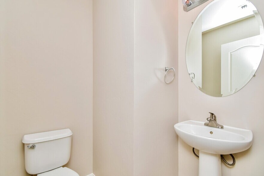 Building Photo - 6766 S Parliament Dr