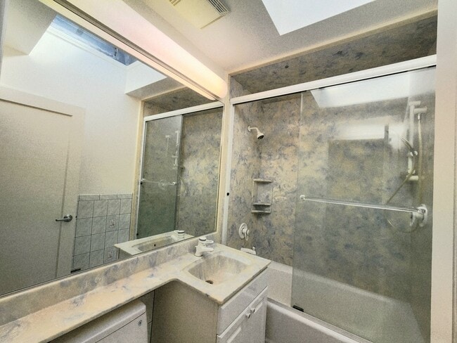 Building Photo - Lovely home in Daly City