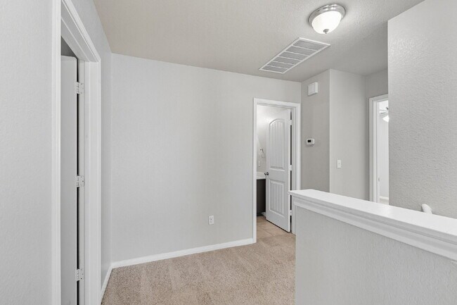 Building Photo - Large 4 bed, 2.5 bath Home in Meadows of K...