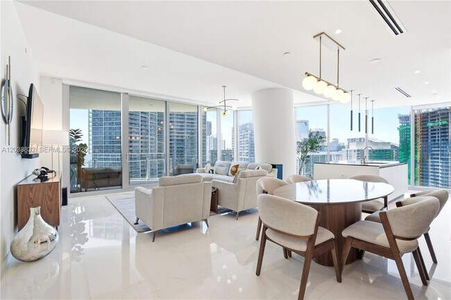 Building Photo - 300 Biscayne Blvd Way