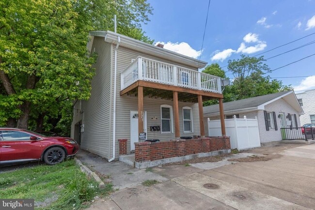 Building Photo - 323 S Raleigh St