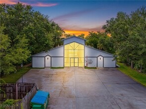 Building Photo - 611 Joel Blvd