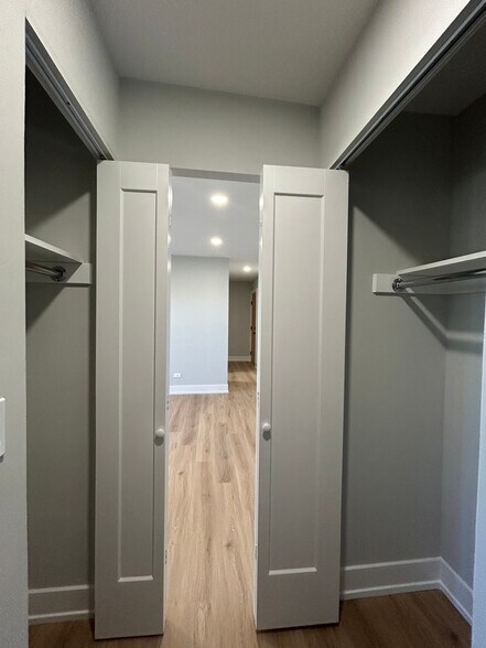 Building Photo - 540 W Aldine Ave