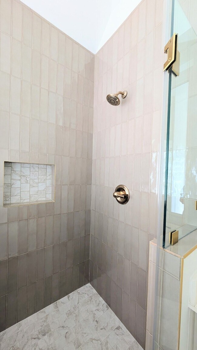 Building Photo - 1931 Woodbury St