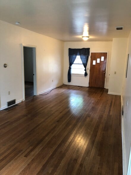 Living room - 416 Wren Way