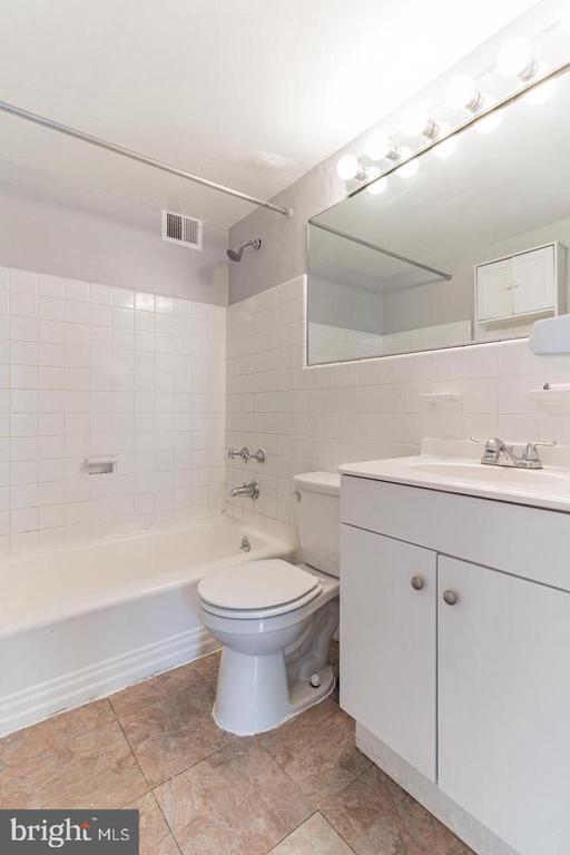 Building Photo - 2101 Chestnut St