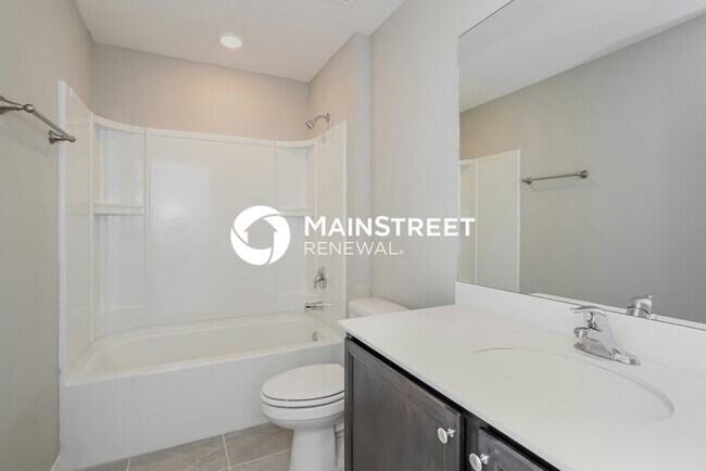 Building Photo - 5 Bedroom Pet-Friendly Home in Mascotte, FL with Main Street Renewal