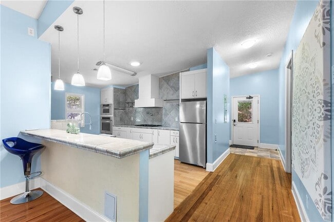 Building Photo - 6567 Tahiti Way