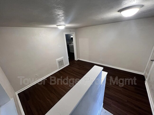 Building Photo - 716 14th St