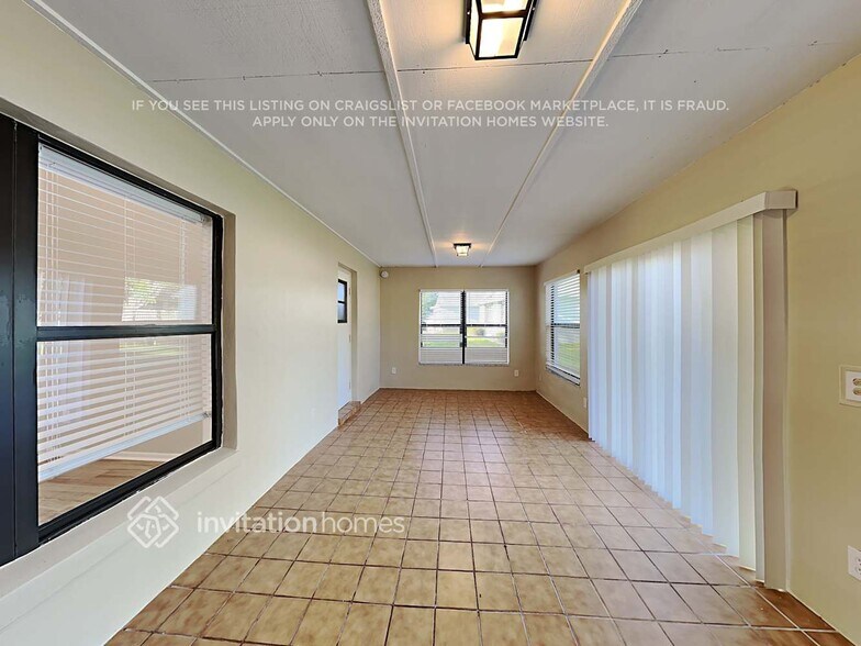 Building Photo - 2206 Fairmont Cir