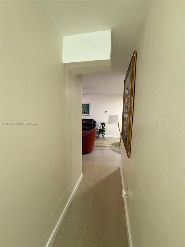 Building Photo - 710 NE 58th Ct