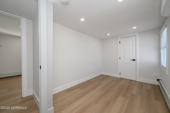 Building Photo - 8 Orchard St