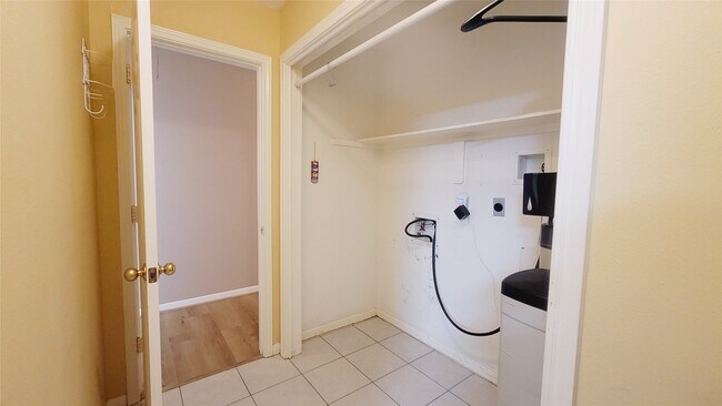 Building Photo - 16215 Brinton Ct