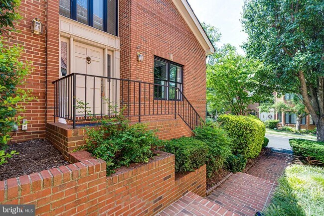 Building Photo - 1498 Hampton Hill Cir