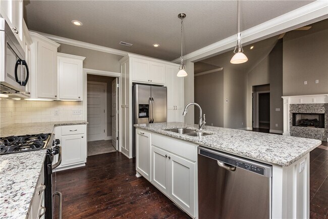 Building Photo - 1511 Abbey Ln
