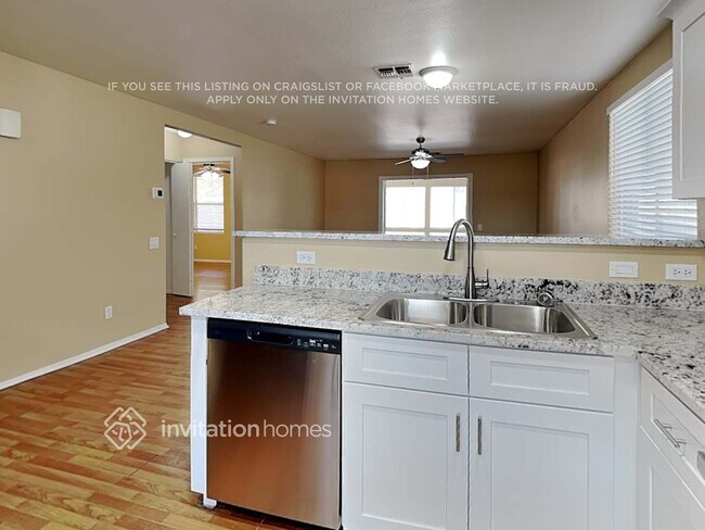 Building Photo - 1868 W Renaissance Ave